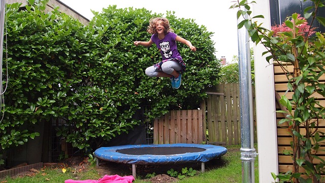skákání na trampolíně